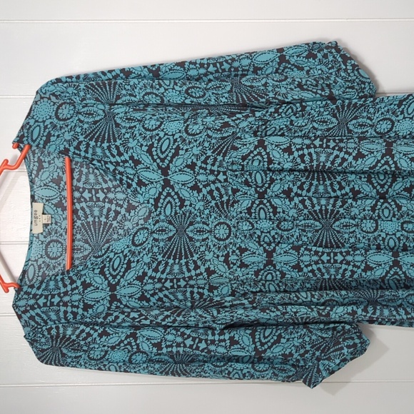 ❤️5/$25 Umgee Blue Top - Picture 2 of 4